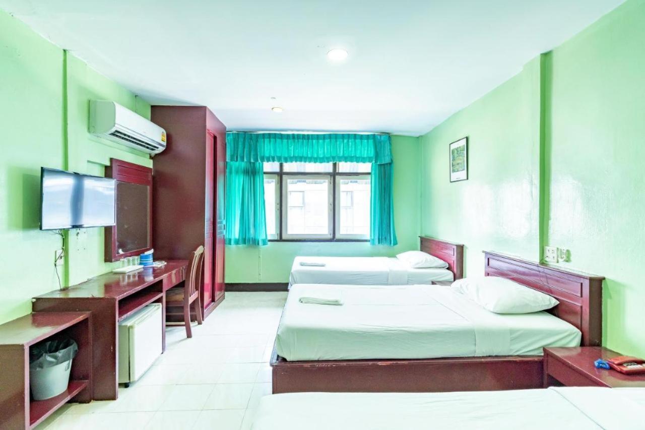 Woodlands Inn Банкок Екстериор снимка