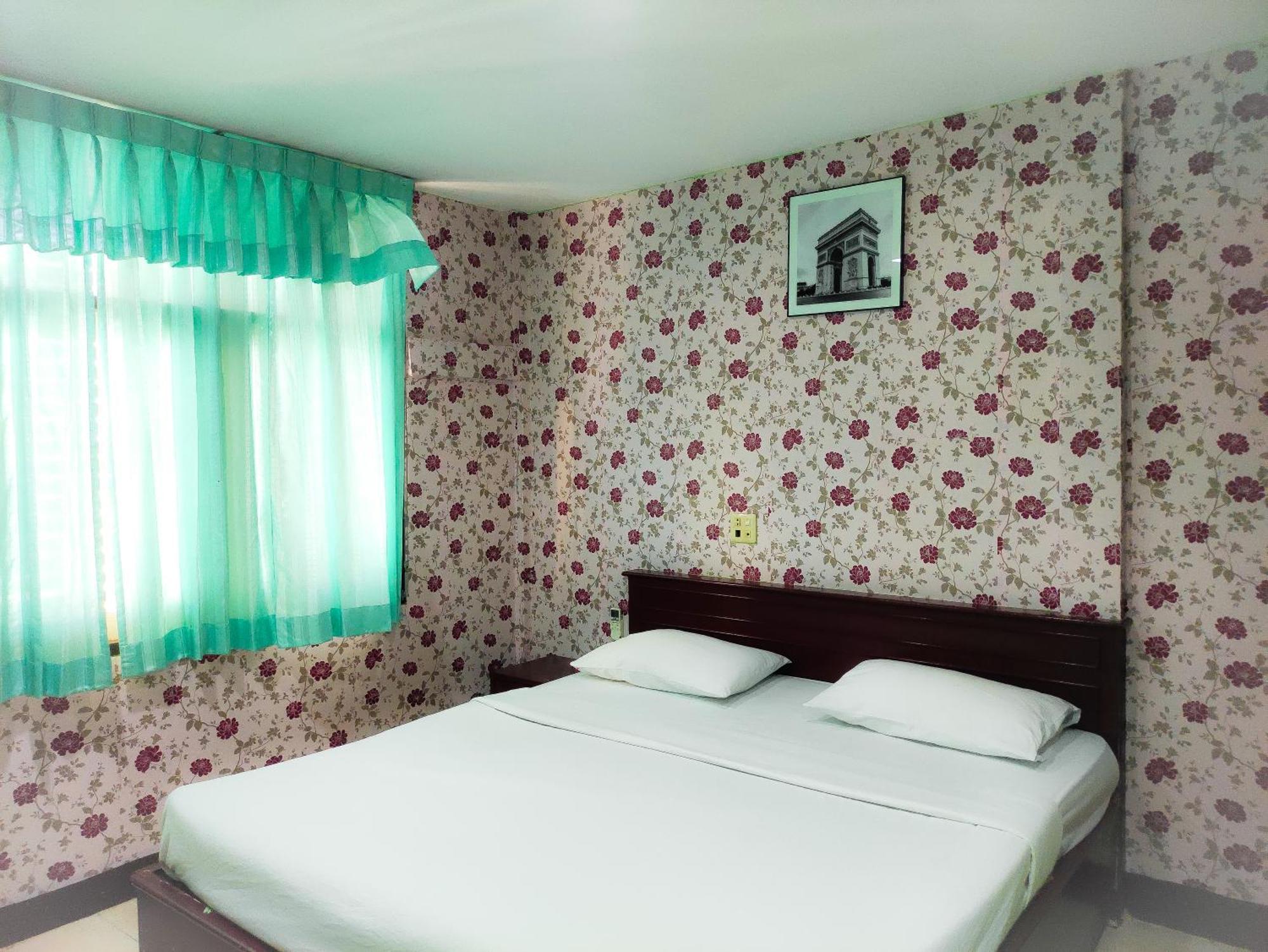 Woodlands Inn Банкок Екстериор снимка
