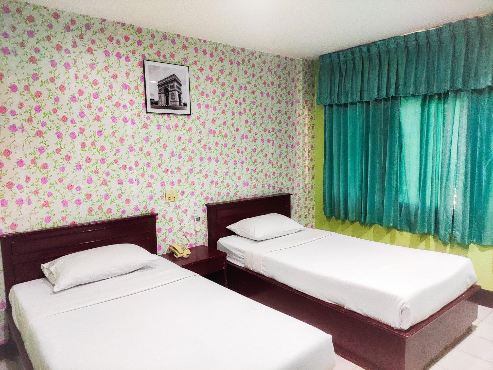 Woodlands Inn Банкок Екстериор снимка