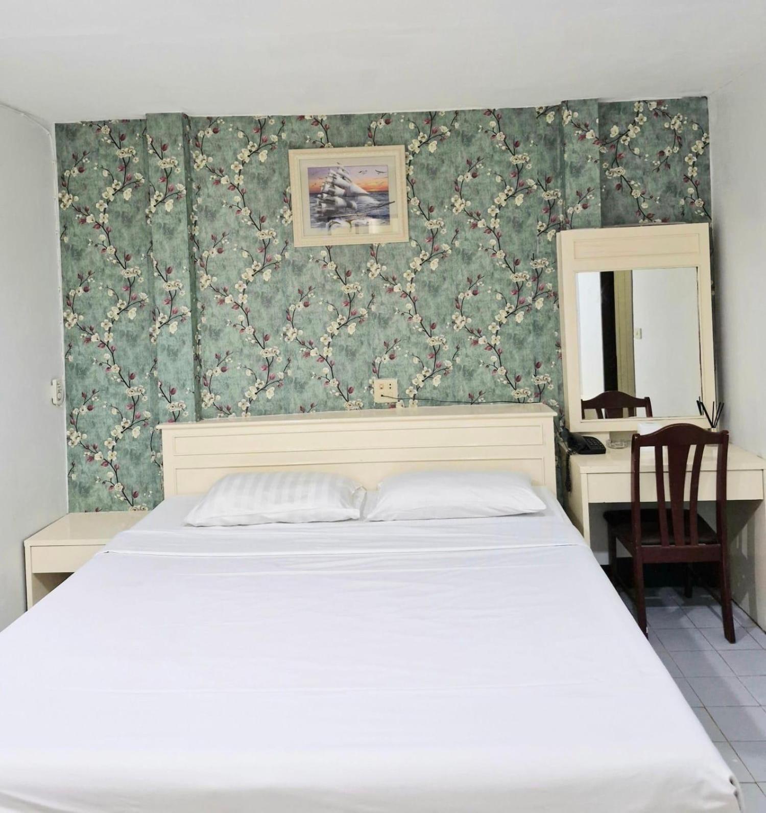 Woodlands Inn Банкок Екстериор снимка